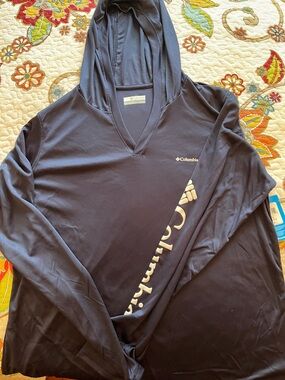 NWT Columbia Rapid Creek v-neck hoodie in xl